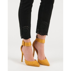Escarpins en daim moutarde jaune 1