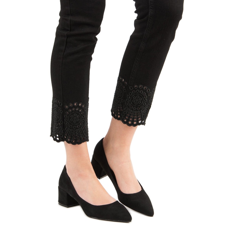 Diamantique Escarpins en daim sur un talon plat noir 1