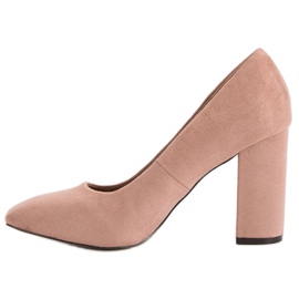 Sweet Shoes Escarpins en daim sur un pilier rose 1 Sweet Shoes Escarpins en daim sur un pilier rose 1