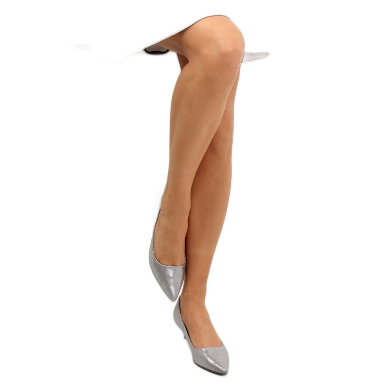 Escarpins sur un talon bas argent B-36 Gris 1