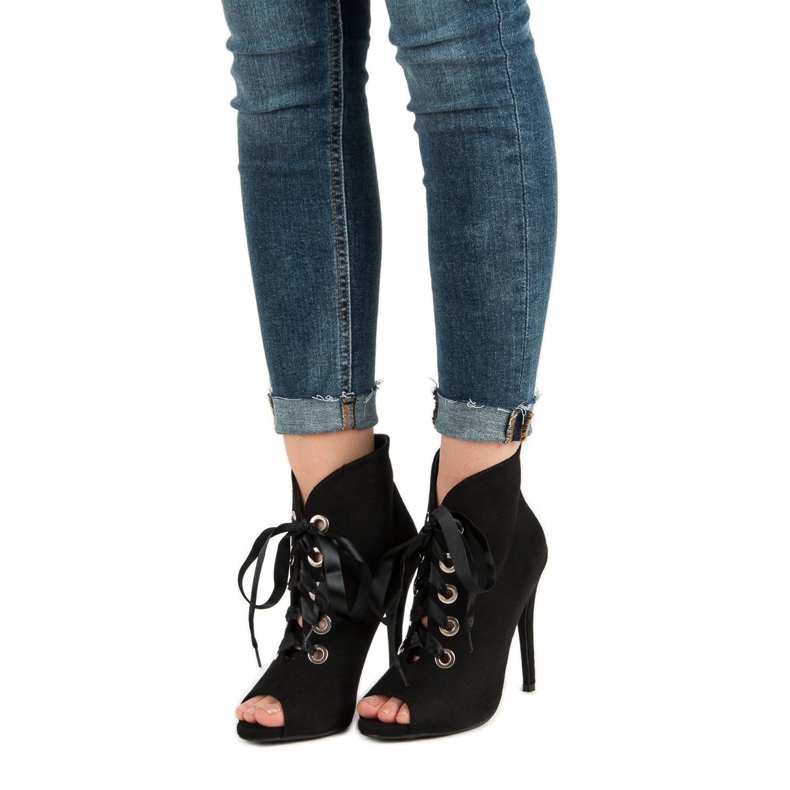 Bestelle Bottes à bout ouvert nouées le noir 1