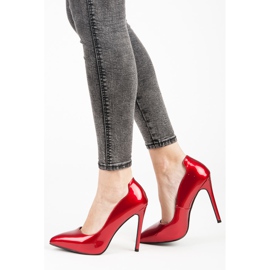 Via Giulia  Épingles métalliques dans un Spitz rouge 6
