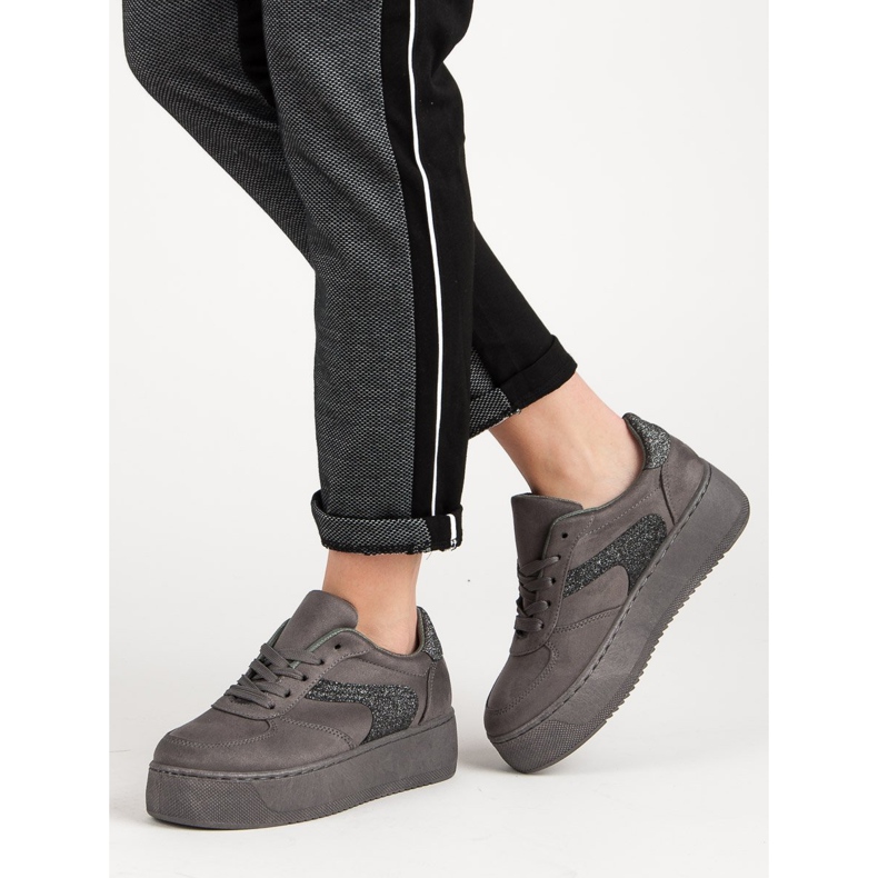 Chaussures de sport en daim gris 1