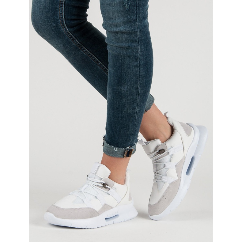 Baskets blanches claires 1