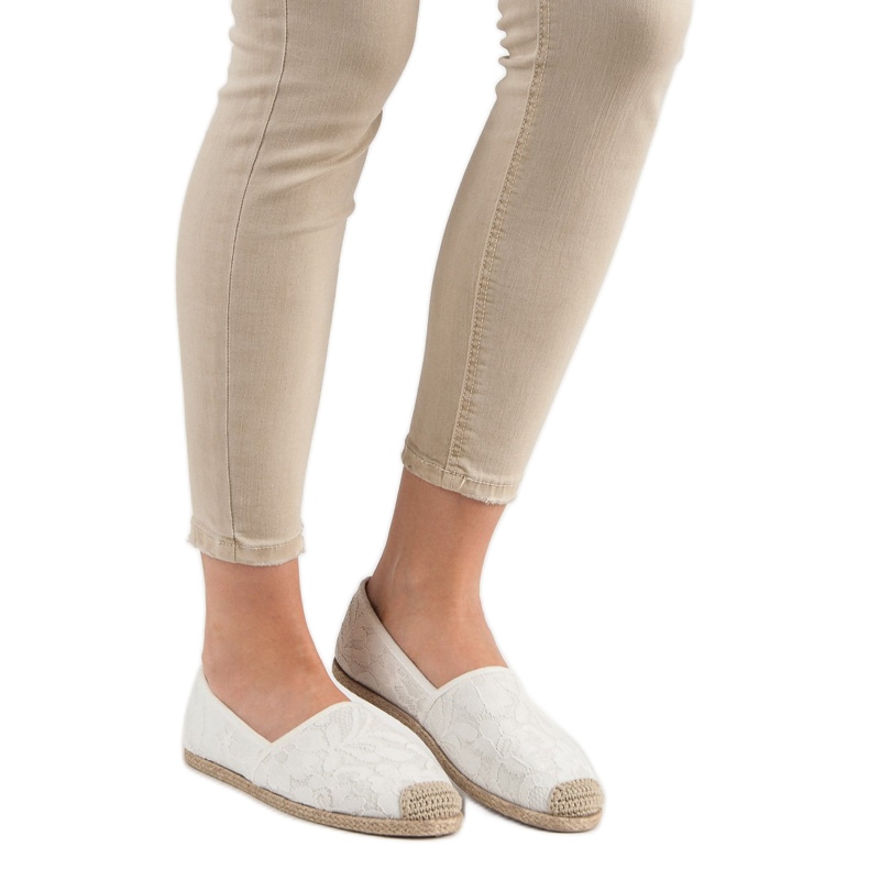 Espadrilles blanches en dentelle 1