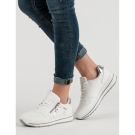 Chaussures de sport blanches 2