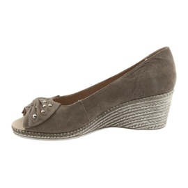 Escarpins pour femmes sur le coin Caprice 29350 brun 2