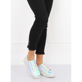 FZ09 Baskets blanches pétrole 1 FZ09 Baskets blanches pétrole 1