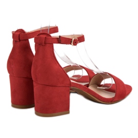 Ch. Creation Sandales classiques sur un bar rouge 4