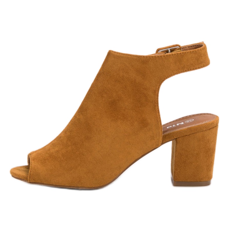 Nio Nio Sandales construites sur un bar jaune 1