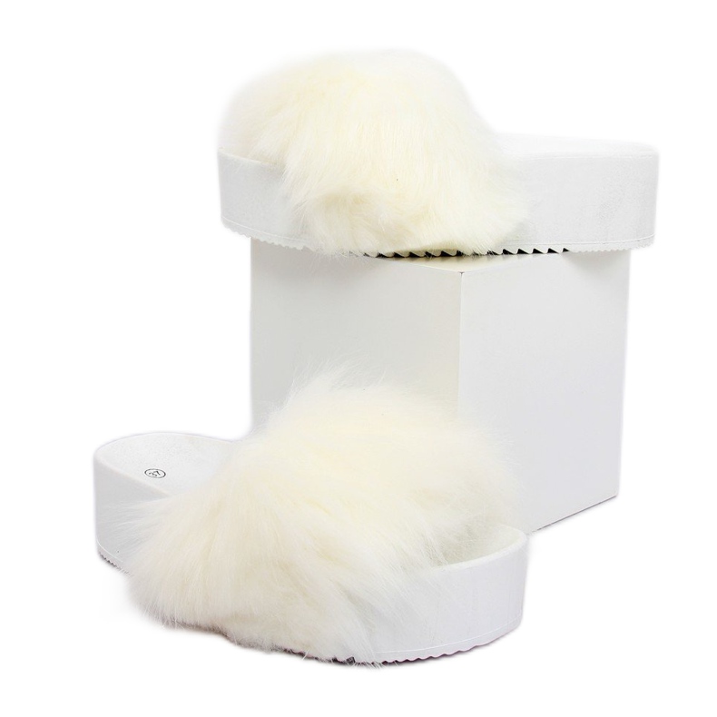 Blanc CK77P Chaussons en fourrure blanche 1