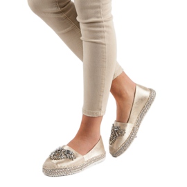 Espadrilles Dorées Avec Ornements 2