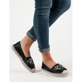 Espadrilles Noires Avec Ornements 1