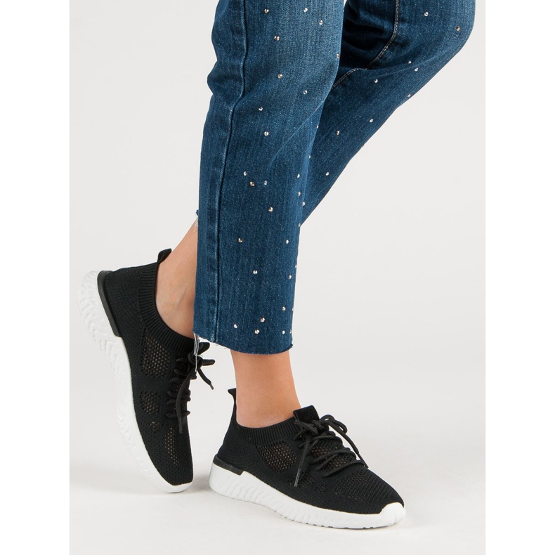 Chaussures de sport aérées le noir 1