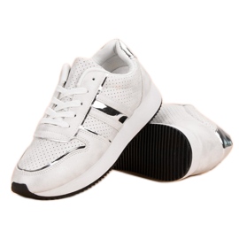 Baskets blanches confortables 3