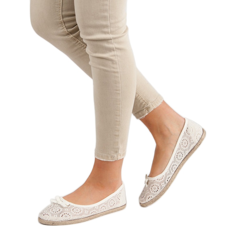 Ballerines en dentelle beige 2