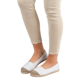 Espadrilles blanches à la mode 2