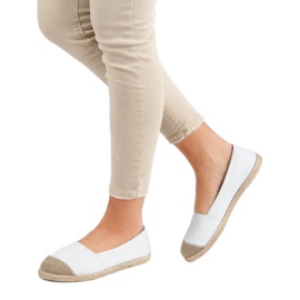 Espadrilles blanches à la mode 3