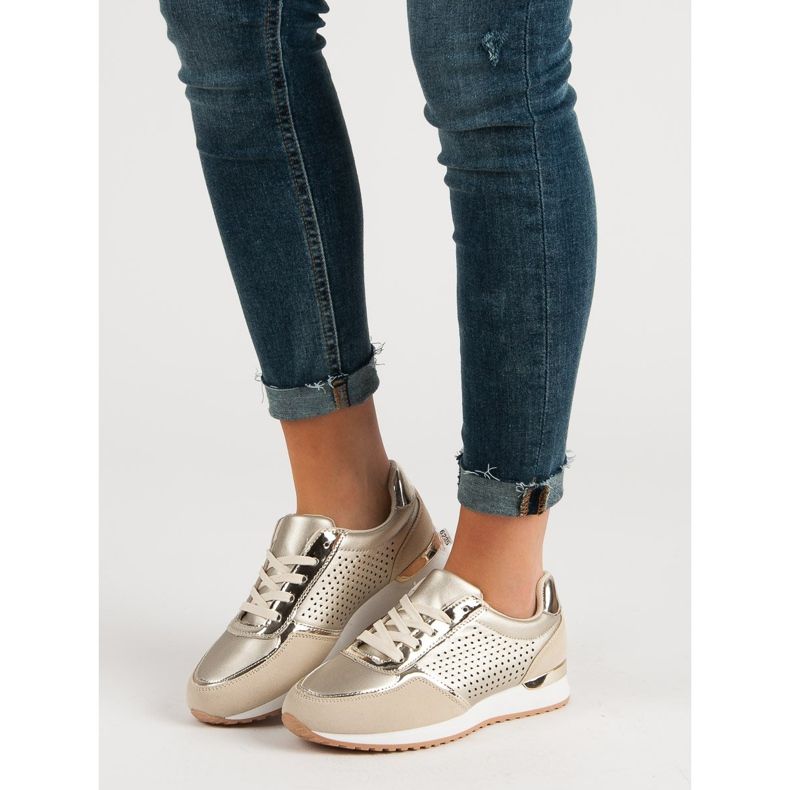 Chaussures de sport dorées 1