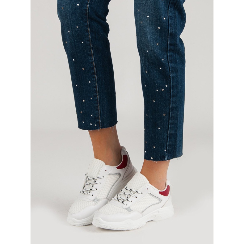 Chaussures de sport confortables blanche 1