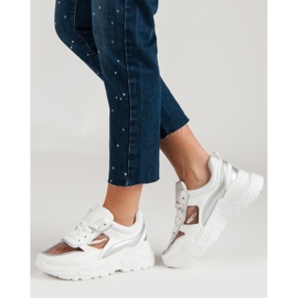 Baskets transparentes sur la plate-forme blanc 1