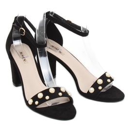 Sandales sur le poteau avec perles noires GH1519 Noir 1