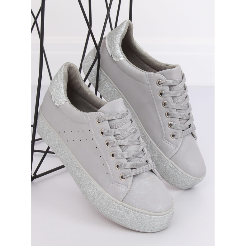 Gris Baskets femme grises R249 2