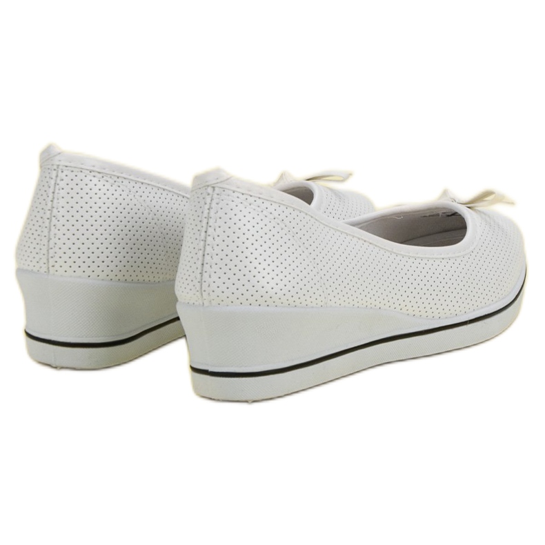 Ballerine de sport sur un coin blanche 2