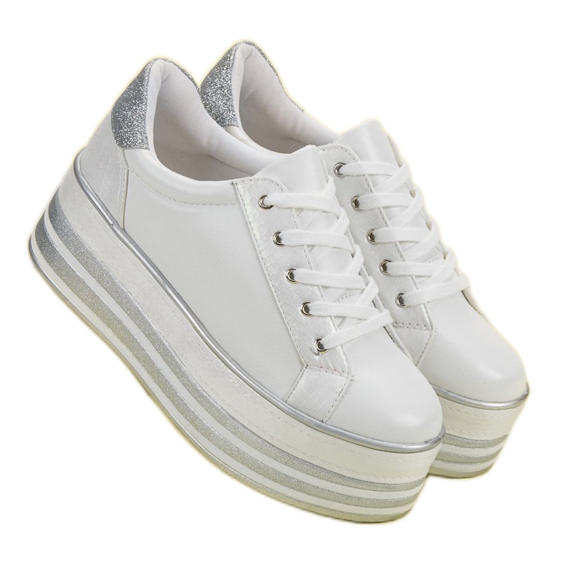 Weide Baskets sur la plate-forme blanc 2