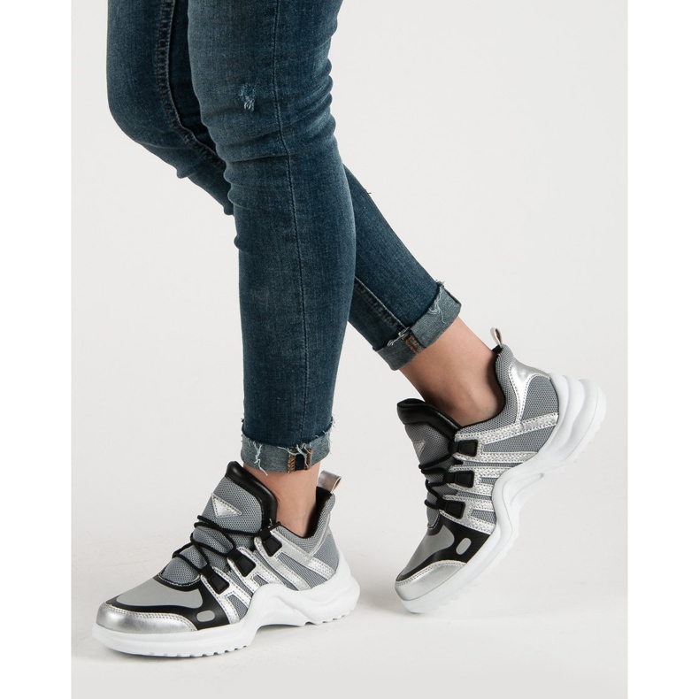 Chaussures de sport grises 2