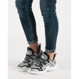 Chaussures de sport grises 1