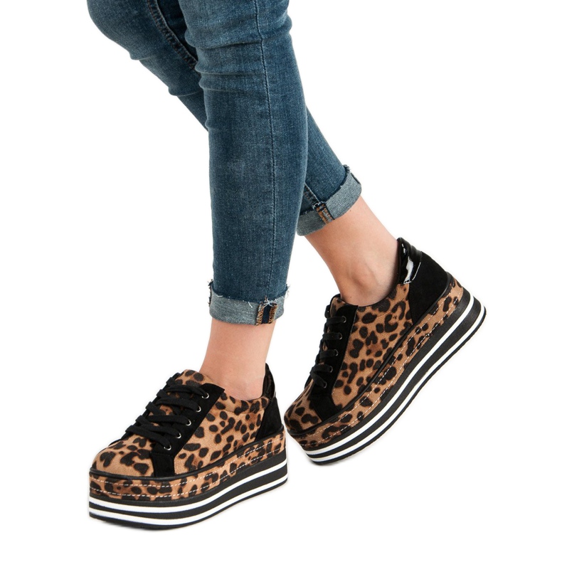 Weide Baskets sur la plate-forme brun 1