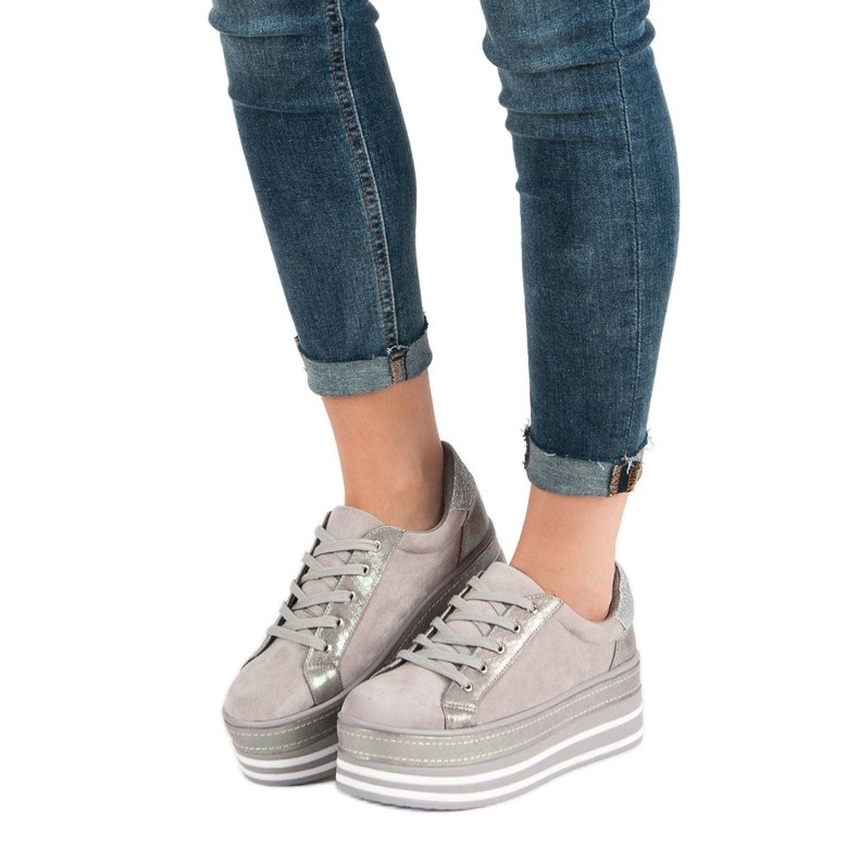 Weide Baskets sur la plate-forme gris 1