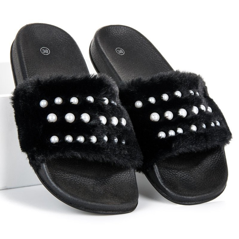 Chaussons Avec Fourrure Et Perles noir 1