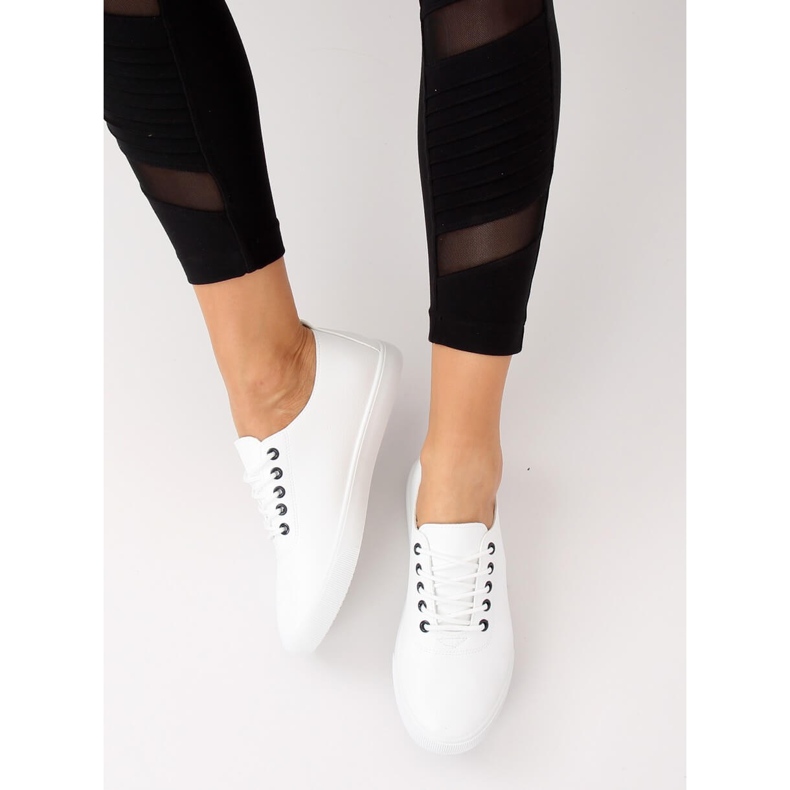 Baskets femme blanches WD009 BLANC / MARINE 2 Baskets femme blanches WD009 BLANC / MARINE 2