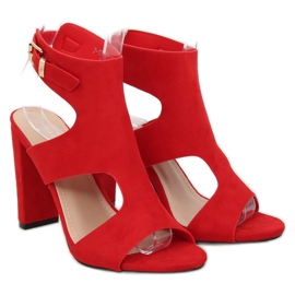 Sandales rouges sur le poteau J-8711 Rouge 1