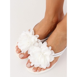 Tongs blanches avec une fleur CK103 Blanc 3