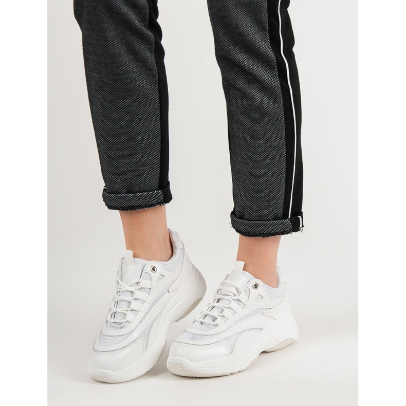 Des baskettes blanches 2