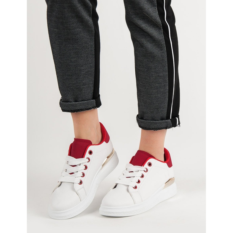 Des baskettes blanches 2