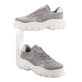 Baskets grises à la mode 3