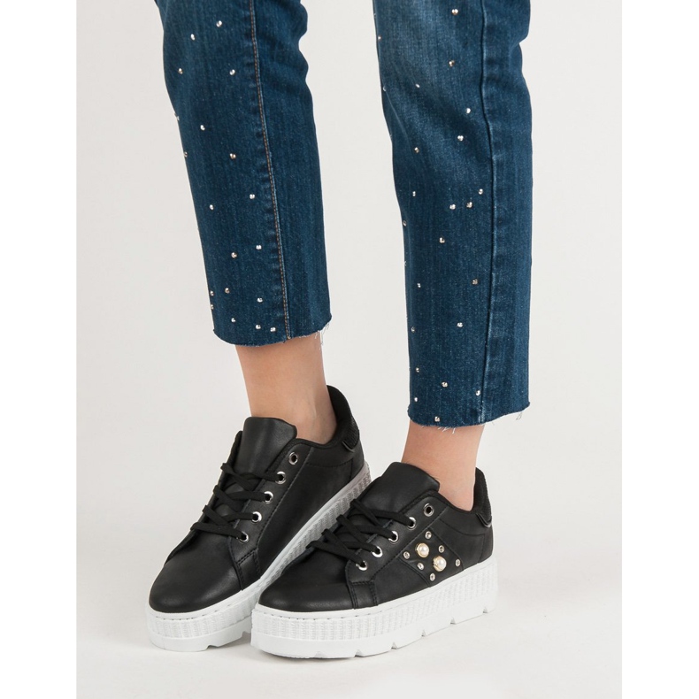 Chaussures noires sur la plate-forme le noir 2 Chaussures noires sur la plate-forme le noir 2