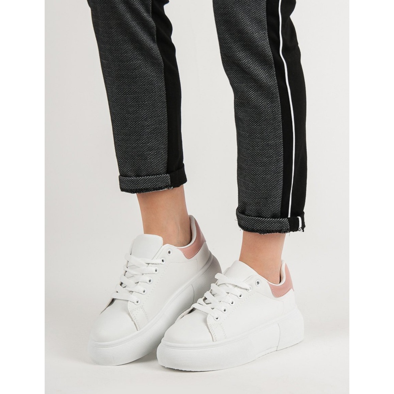 Renda Chaussures blanches sur la plate-forme 2