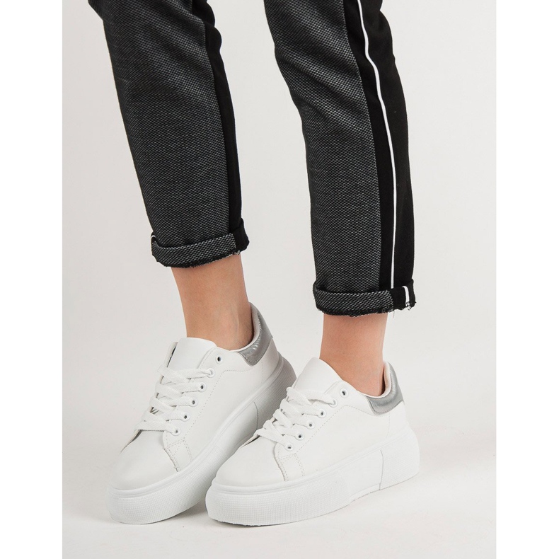 Renda Chaussures blanches sur la plate-forme 1