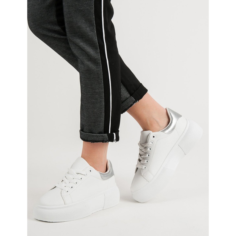 Renda Chaussures blanches sur la plate-forme 2