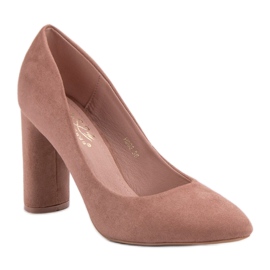 Small Swan Escarpins en daim sur un pilier rose 3