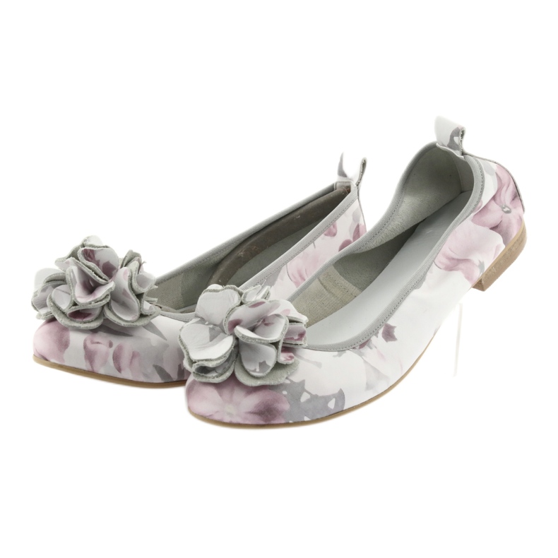 Ballerinas féminines Gianmarko avec des fleurs 92/82 Blanc 2
