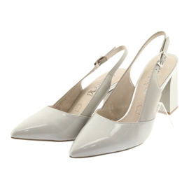 Sandales grises pour femmes sur le poteau Caprice 29604 3