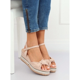 Sandales beiges à talon compensé B126 Beige 1 Sandales beiges à talon compensé B126 Beige 1