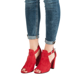 Queen Vivi Chaussures en daim sur un bar rouge 1