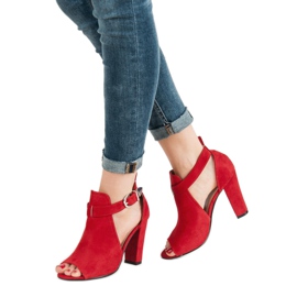 Queen Vivi Chaussures en daim sur un bar rouge 2